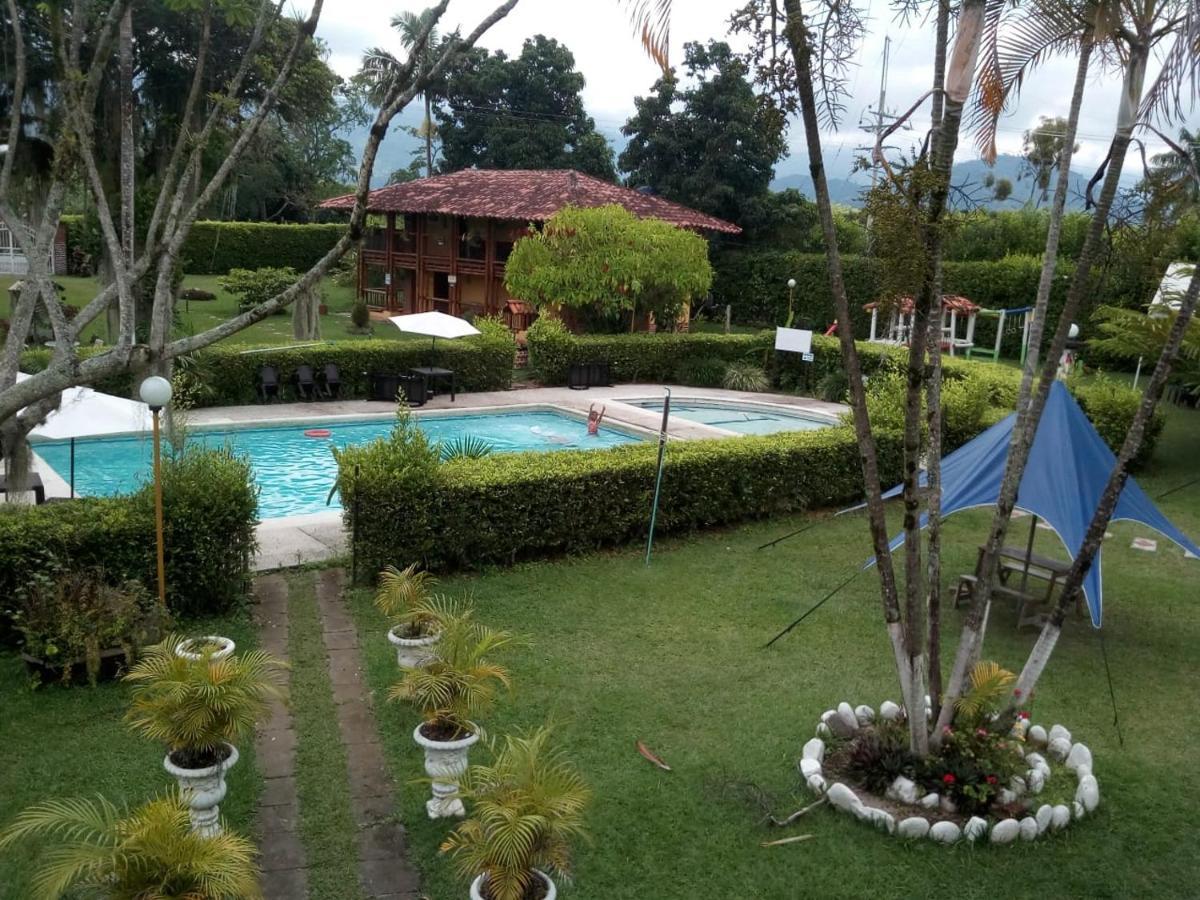 Villa Alejandra Del Quindio Calarcá Esterno foto