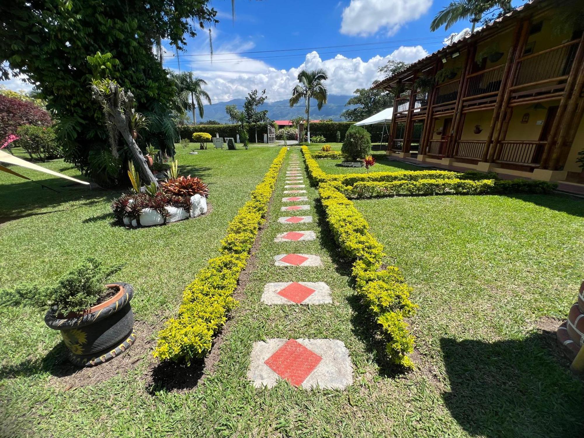 Villa Alejandra Del Quindio Calarcá Esterno foto