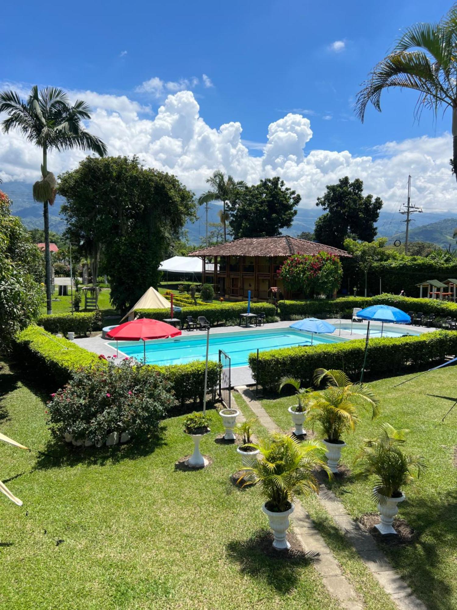 Villa Alejandra Del Quindio Calarcá Esterno foto