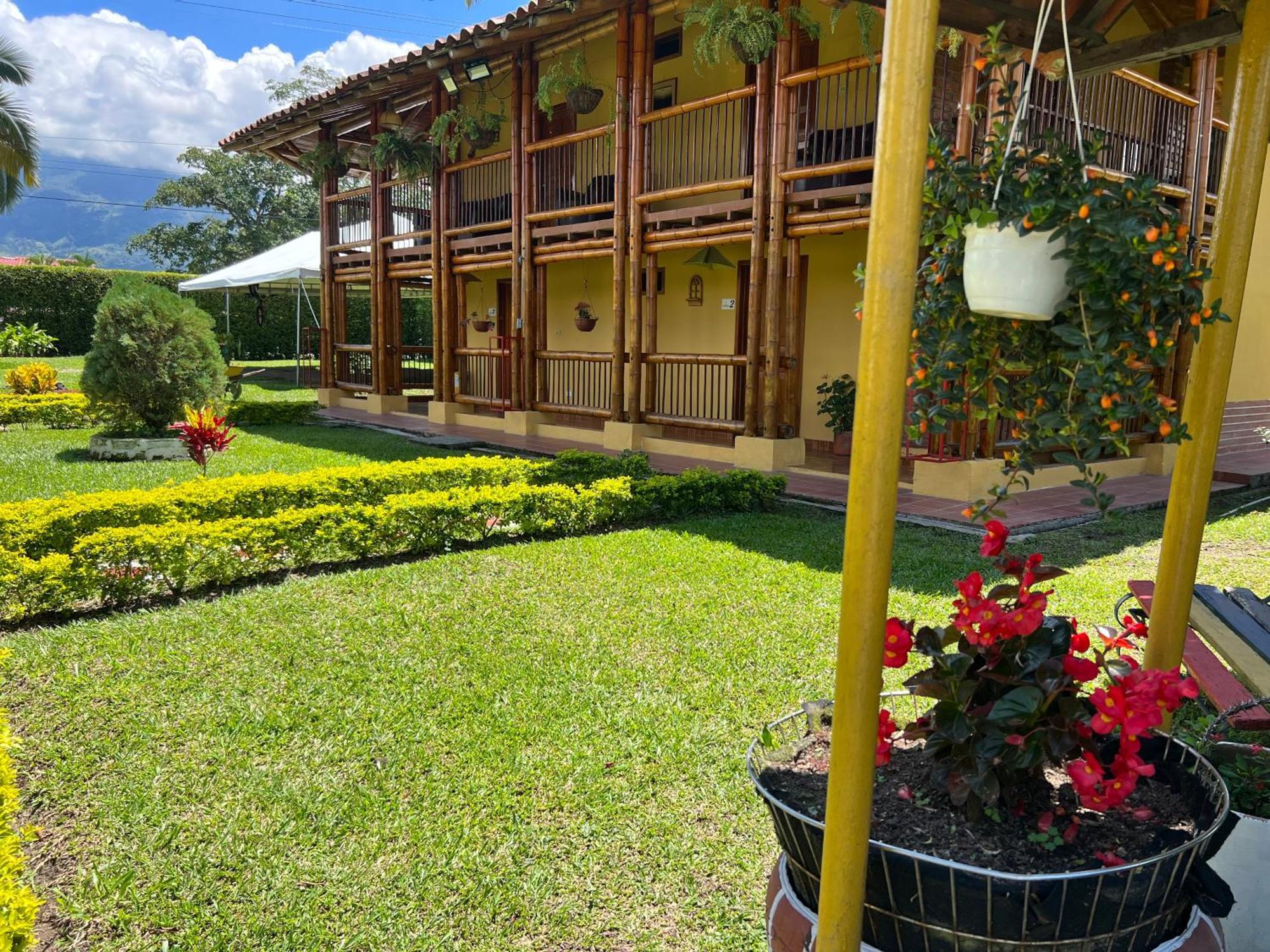 Villa Alejandra Del Quindio Calarcá Esterno foto