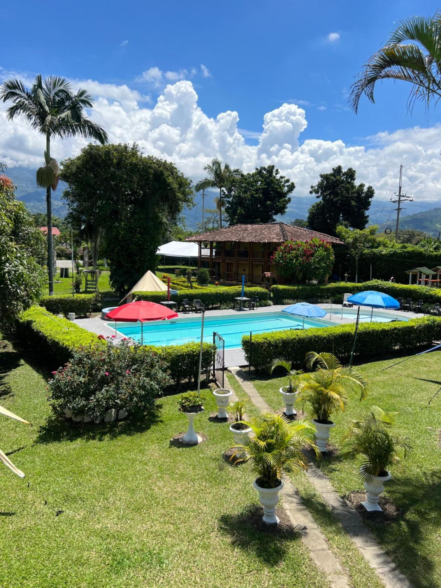 Villa Alejandra Del Quindio Calarcá Esterno foto