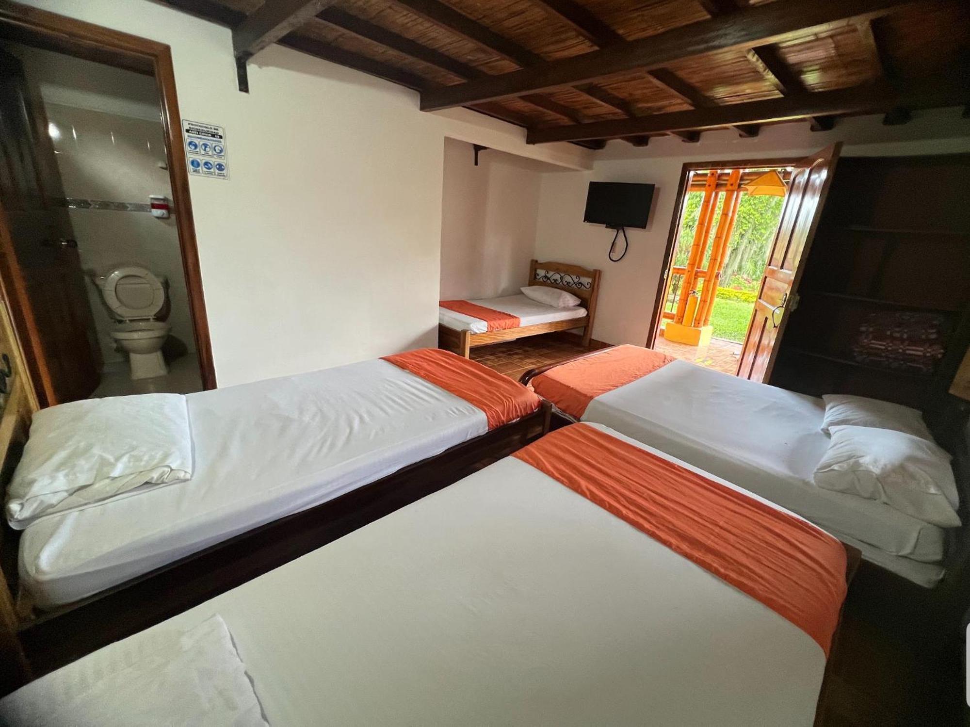 Villa Alejandra Del Quindio Calarcá Esterno foto