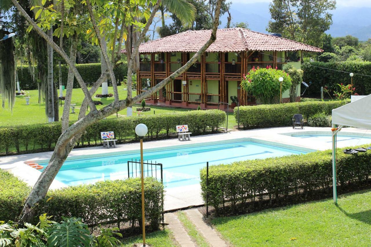 Villa Alejandra Del Quindio Calarcá Esterno foto